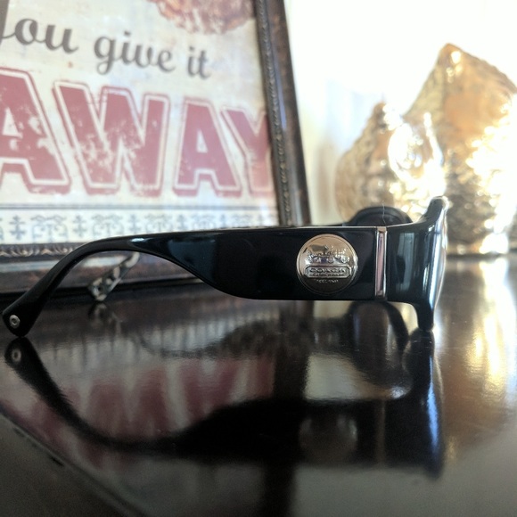 EUC Coach S2009 Sunglasses in Black - Picture 5 of 5